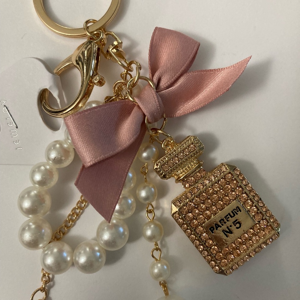 Perfume No 5 gold bottle keychain FOB nwt